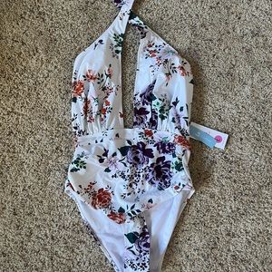 Women’s CupShe Size L suit NWT